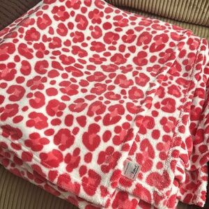 queen - pink leopard blanket